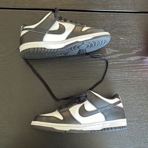 Dunk low black and white youth size 4.5